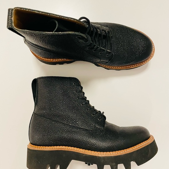 Grenson pebbled leather black boots from UK for sale. - Picture 2 of 3